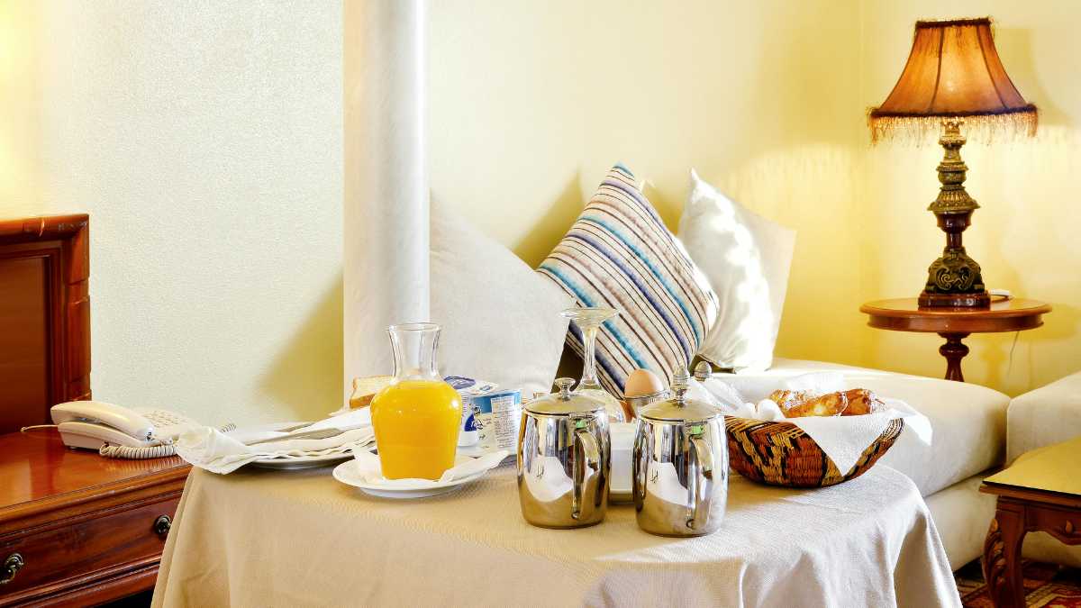 Meglio hotel o dammuso a Pantelleria? Differenze e consigli pratici